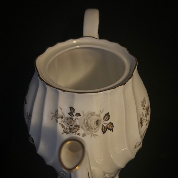 VTG QEEN ANN DES-CONTINUE PATTER HIGHLY COLLECTIBLE PRICED JUST RIGH. Like New - Picture 4 of 16